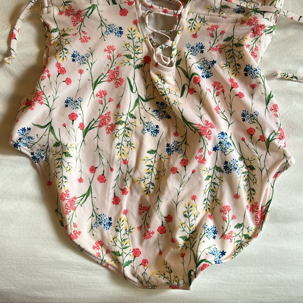 Old Navy Floral One Piece Swimsuit - Picture 5 of 6